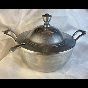 Vintage Wilton Armetale Tavern soup tureen